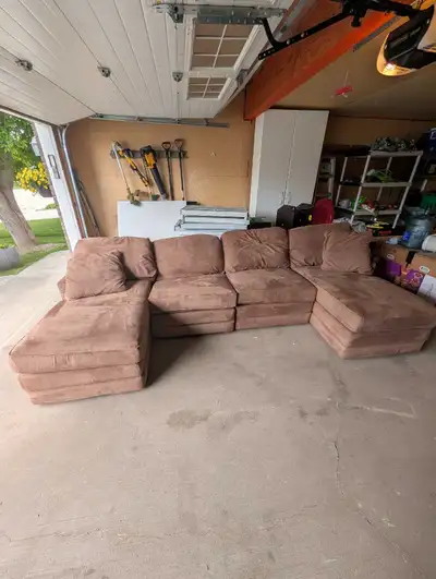 Lazy boy swade sectional. Frame still covers by warranty. Moving sale. Minor wear. Must pick up