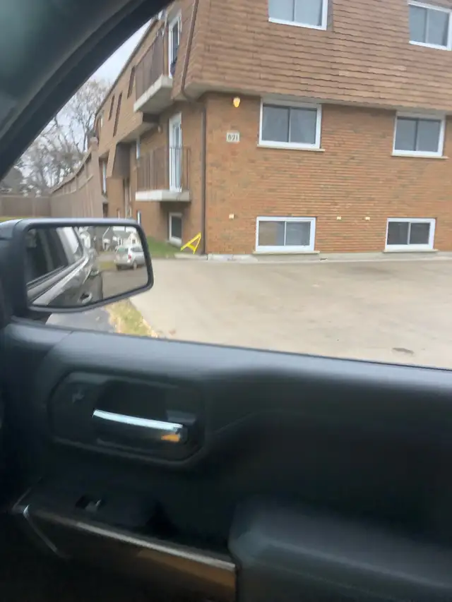 2 BDRM - SPACIOUS - BALCONY