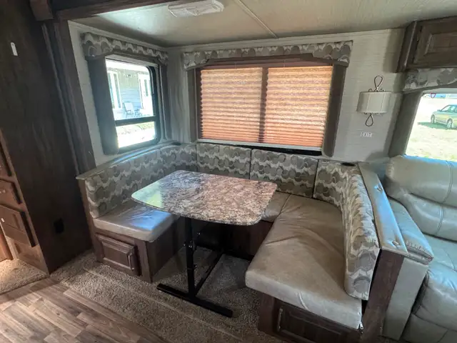2017 Keystone Cougar Travel Trailer in Travel Trailers & Campers in Nelson - Image 5