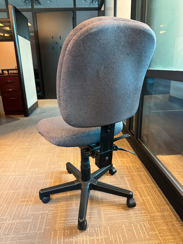 Office Chair, ergonomics, rotating in Chairs & Recliners in Calgary - Image 4
