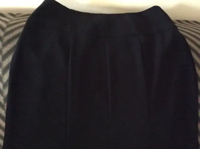 Jupe noire « Joseph Ribkoff » pour femme in Women's - Dresses & Skirts in Saguenay - Image 4