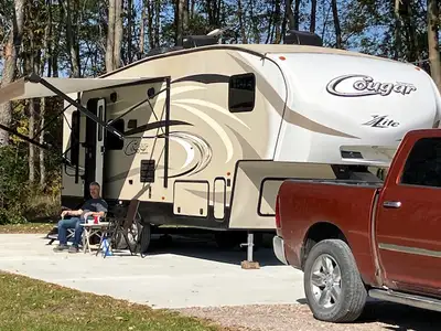 2017 Cougar Lite 26RLS True 1/2 ton towable . Large Shower, two rear recliners, Loveseat with pull o...