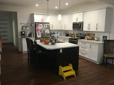 All Bills Included!!! 4 Bed 3 Bath Top Two Floors in Stone Creek