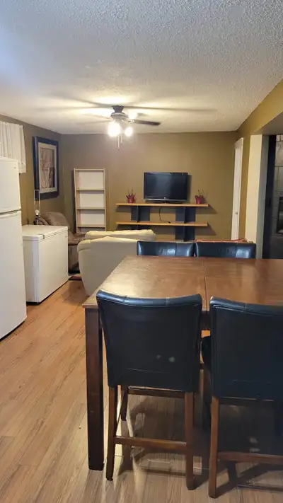 room for rent in Douglas Glen SE Calgary