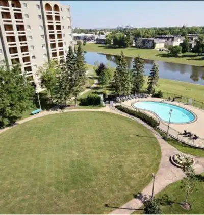 2 bedroom unit on Pembina Hwy- Internet & all utilities included