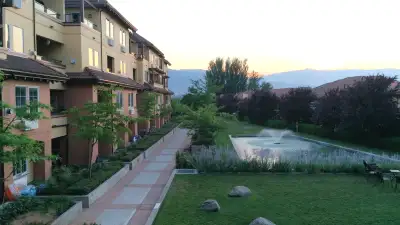 Beautiful, fully furnished 750 sq. ft. 1 bedroom plus den condo unit in Osoyoos waterfront complex a...