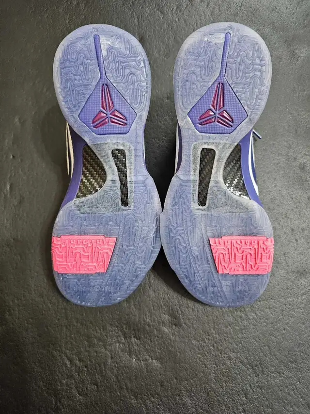 Kobe 5 Kay Yow in Men's Shoes in Mississauga / Peel Region - Image 7