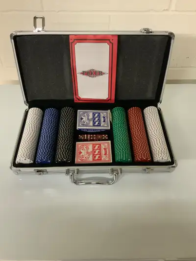 Poker set in aluminum travel case