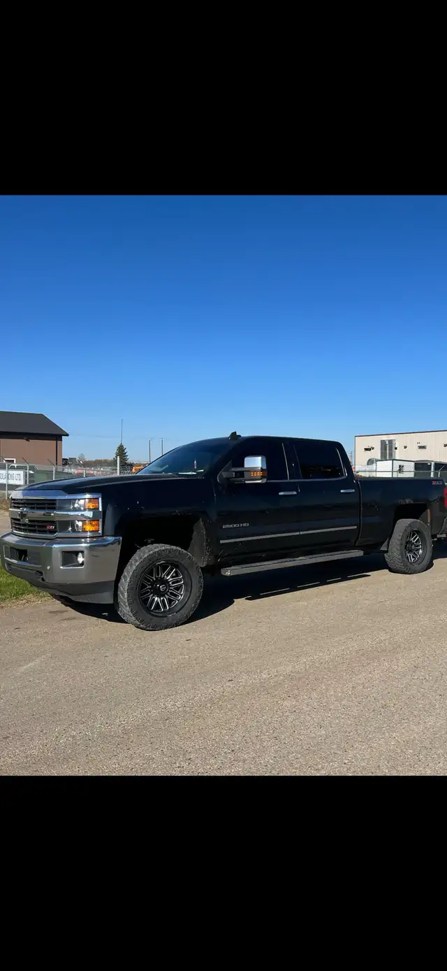 2015 LTZ DURAMAX  in Cars & Trucks in St. Albert - Image 2