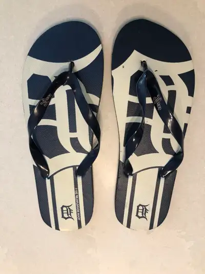 *NEW* Detroit Tigers flip flops, View more
