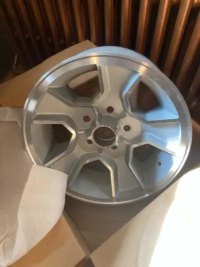 Camaro parts Rear 3 piece spoiler assembly 80-81 full set of refurbished aluminum rims with centre c...