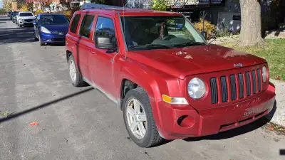 Jeep Patriot 2009 -Couleur rouge -225 000 km -transmission manuelle à 5 vitesses -nouvelle transmiss...