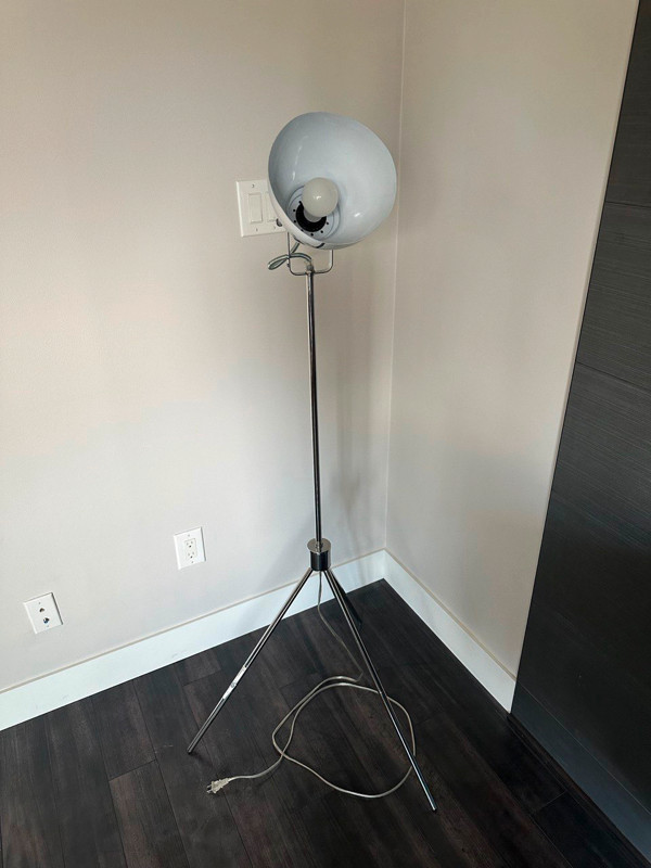 Floor Lamp in Indoor Lighting & Fans in Saskatoon - Image 4