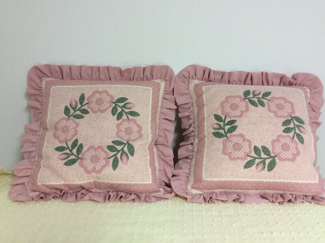 Two handmade pillows in Home Décor & Accents in Yarmouth