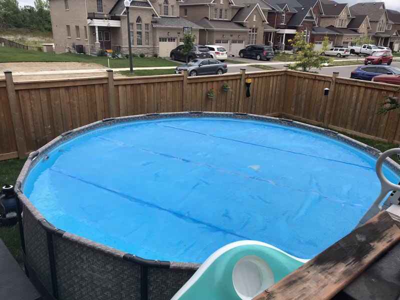 16’ above ground pool with safety ladder and sand filterpump Hot Tubs