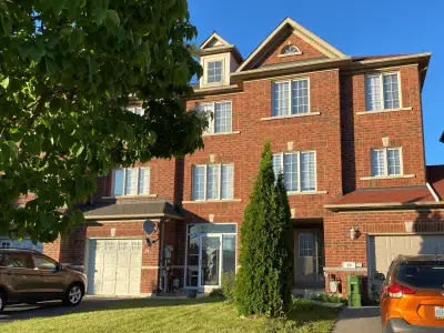 For Lease: Spacious 3-Storey Townhouse – 3+1 Bedrooms | 2.5 Washrooms | Prime Location! Looking for...