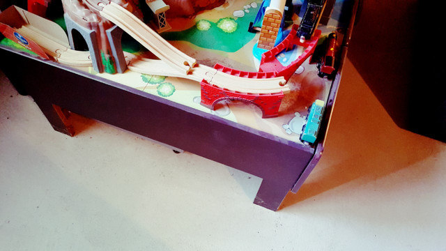 Imaginarium Train table- - over 40 pieces - $40 in Toys & Games in Oakville / Halton Region - Image 2