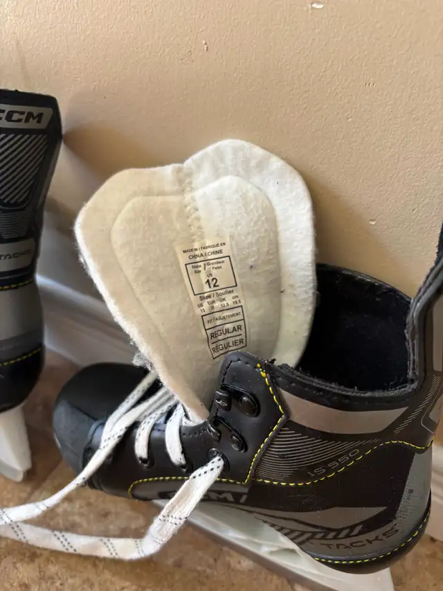 Hockey skates kids size 12 in Skates & Blades in Kitchener / Waterloo - Image 4