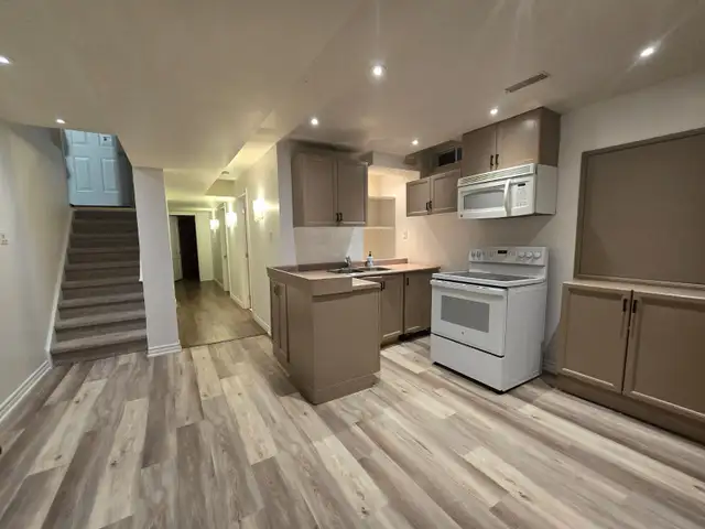 1 BD / 1 BTH Spacious Basement Apartment in Churchill Meadows62864748998659120