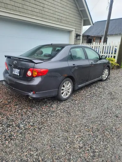 Toyota Corolla 2009…..263000 km Transmission manuel vient de lâcher pour quelqu’un qui veut la répar...