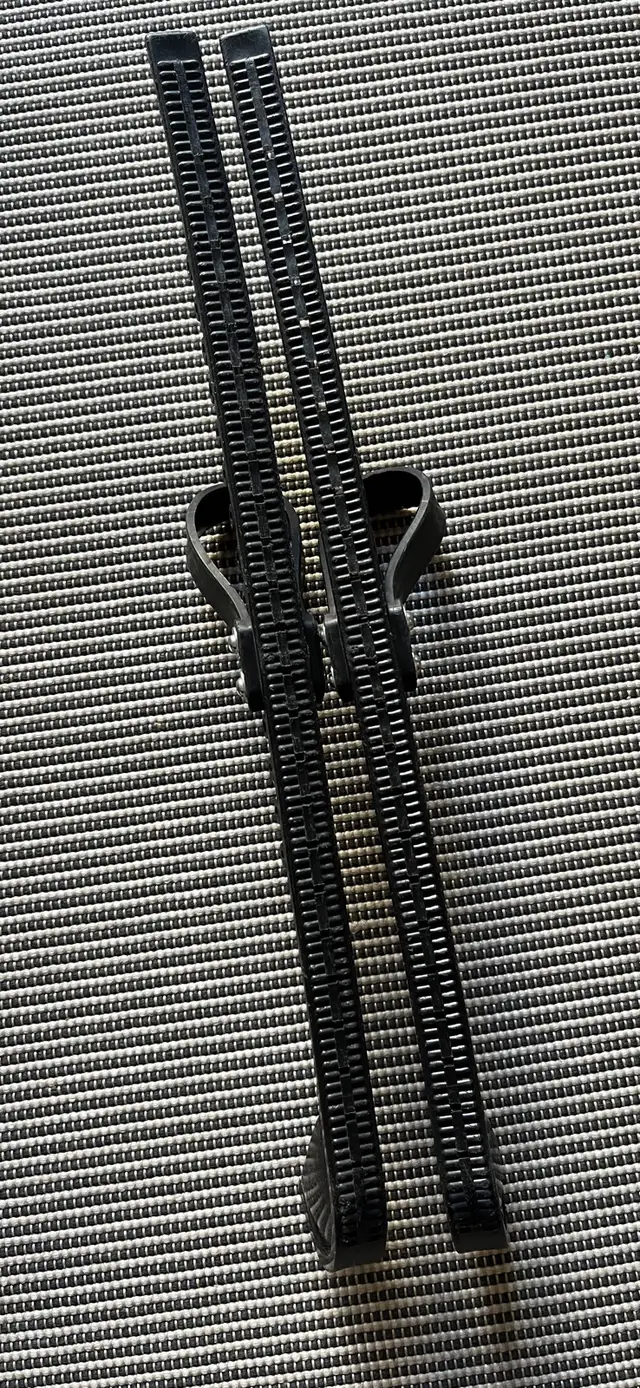 GUC skating skate guard in Skates & Blades in City of Toronto - Image 5