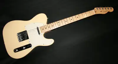 Very good condition with original Fender molded case. Super light weight at 6 lbs. 1 oz. Part of the...