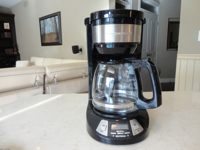 Hamilton Beach 12 Cup Programmable Black Coffee Maker -Clean in Coffee Makers in Kitchener / Waterloo