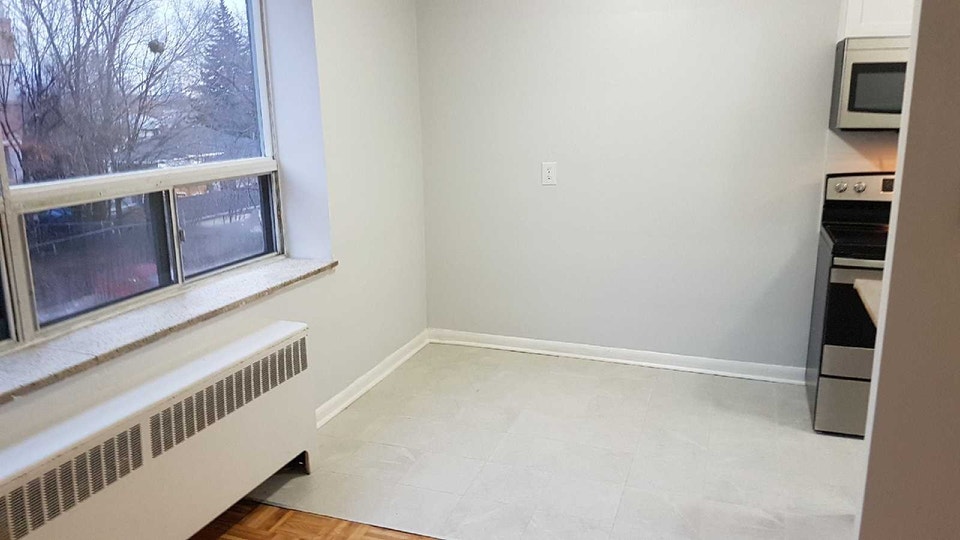 Beautifully Renovated 1BDRM Apartment near Juravinski 5
