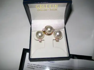 GORGEOUS VINTAGE CUSTOM MADE 14 KT> SOUTH SEA PEARL AND DIAMOND RING WITH MATCHING EARRINGS...SET CO...