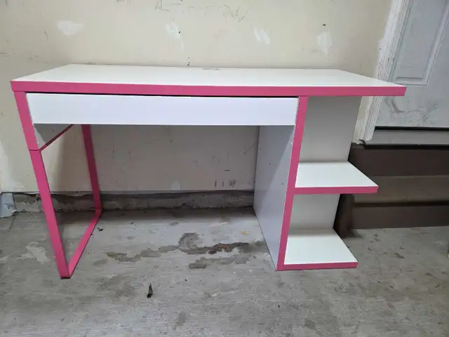 Desk Pink White in Desks in Ottawa - Image 3