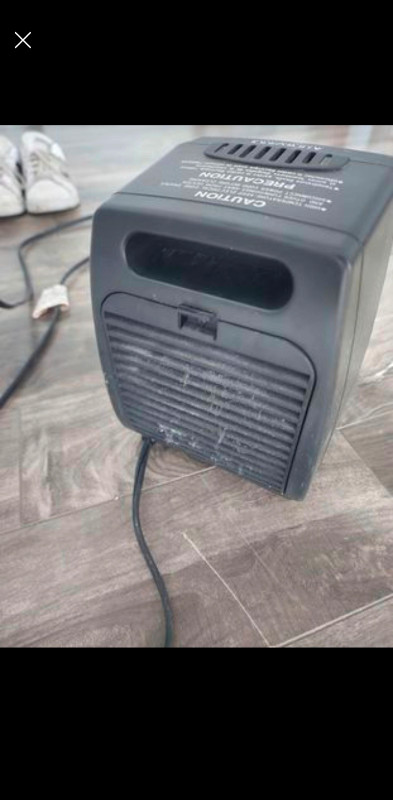 Small Compact Heater in Heaters, Humidifiers & Dehumidifiers in Abbotsford - Image 3