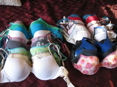 Lot de soutien-gorge 34A, View more