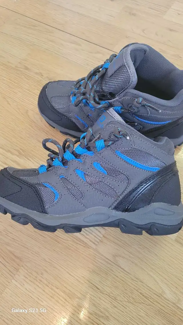 winter shoes size 3 in Hobbies & Crafts in Sudbury - Image 2