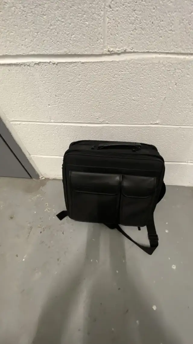 Laptop carrying case 12" x 14" in Laptop Accessories in Oakville / Halton Region - Image 2