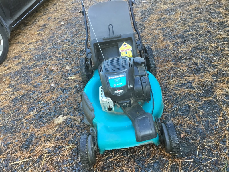 Yardworks Self Propelled Gas Lawn Mower Lawnmowers & Leaf Blowers