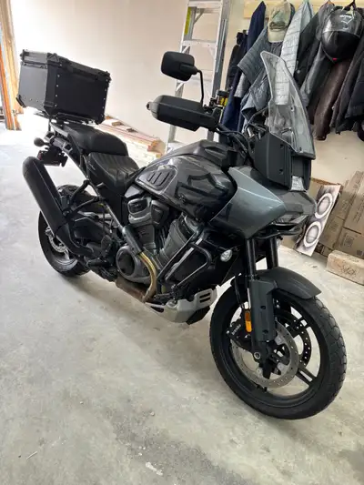 2022 Harley PanAmerica S. In perfect condition, never been damaged in anyway. 12,947km. New back tir...
