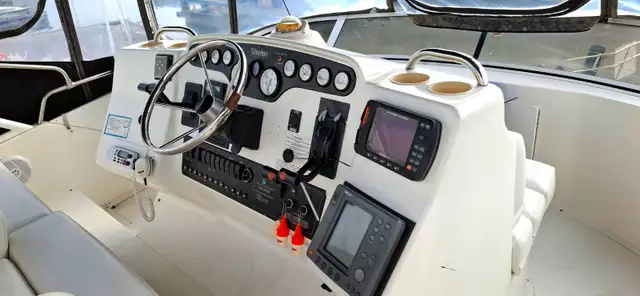 1996 Silverton 372 Motor Yacht in Powerboats & Motorboats in Trenton - Image 11