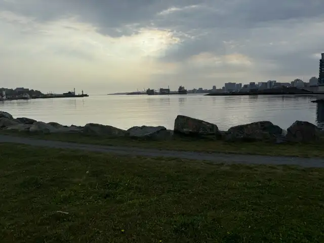 ocean view sleeps 8-12 fast internet in Nova Scotia in Canada - Image 4
