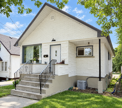 Available November 1st Welcome to 425 Queen St!! If you are looking for a bright and spacious apartm...