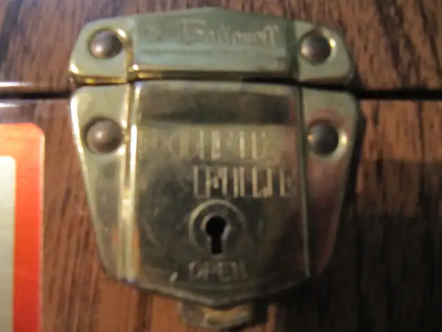 Ballonoff Home Products Porta Check File Metal Storage Cir 1960s in Arts & Collectibles in Mississauga / Peel Region - Image 8