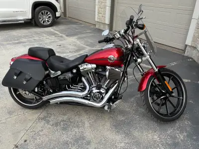 Flawless 2013 Harley Breakout FXSB Rare Ember Red Sunglo Paint 24,000 km 103 cc Vance & Hines pipes...