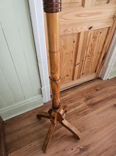 Patère ancienne en bois et fonte, View more