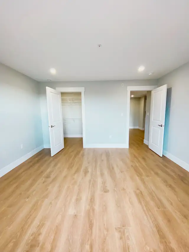 Beautiful 2 bedroom +office/storage for rent