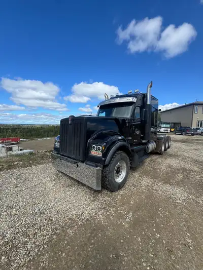 FOR SALE – 2020 Kenworth W990 * Wet Kit * 464,000 km * 17,600 engine hours * Original engine * Newer...