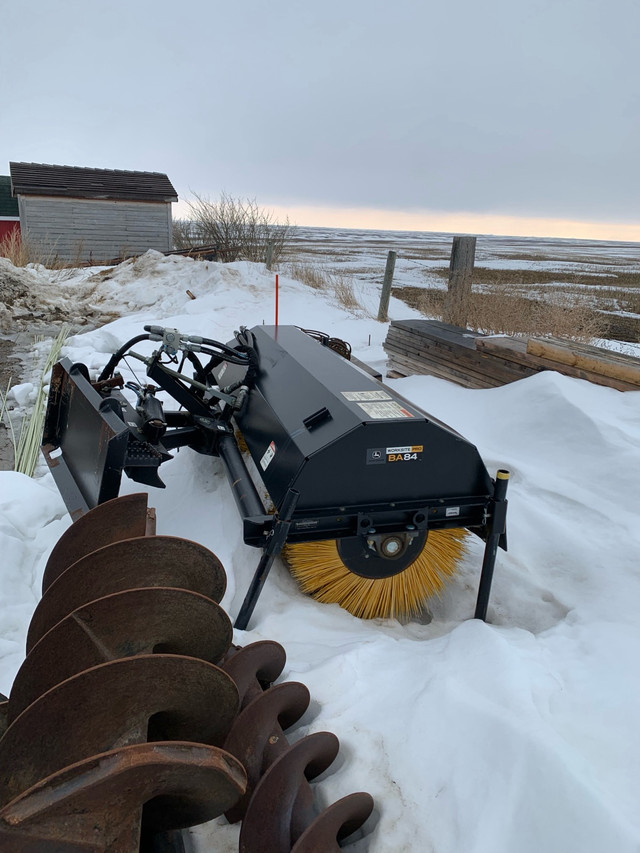 John Deere sweeper in Lawnmowers & Leaf Blowers in Regina