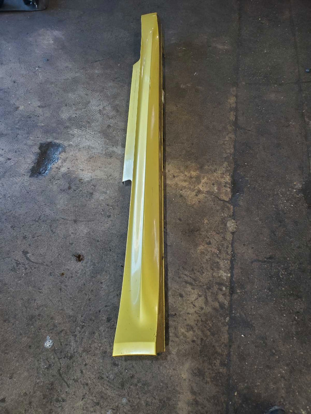 SINGLE BMW M4 Side skirt 2015 - 2020 oem F82  in Auto Body Parts in Mississauga / Peel Region