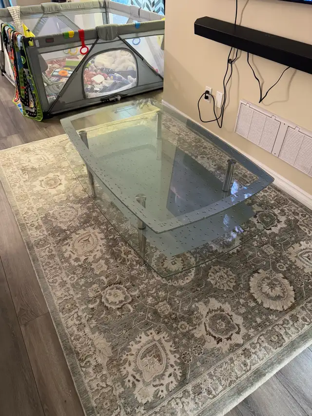 Full dinning set plus coffee table and concole table in Dining Tables & Sets in Markham / York Region - Image 7