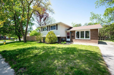 Master Bedroom for Rent — Female Roommate Preferred (shared bathroom/kitchen) Address: 152 Macgregor...