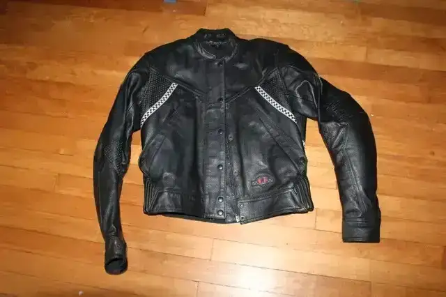 Schuh motorcycle armoured padded jacket race line size 38 in Other in Longueuil / South Shore - Image 2