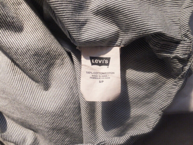 Men's Gray Striped Levi's Long Sleeve Size S Shirt in Men's in Oshawa / Durham Region - Image 4
